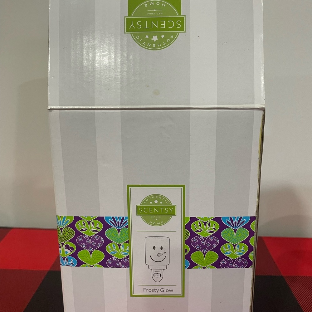 Scentsy Frosty Glow in White and Green
